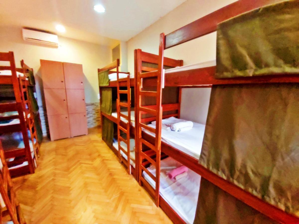 Hurricane Hostel Spalato Esterno foto